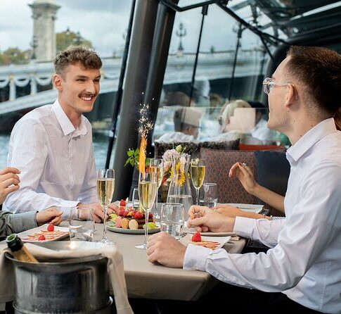 Bateaux Parisiens Gourmet Lunch & Sightseeing Cruise on the Seine River