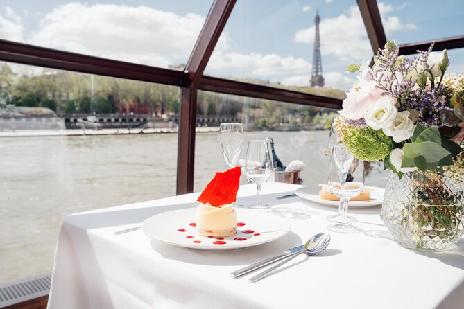 Seine River Dinner Cruise in Paris with Live Music by Bateaux Mouches